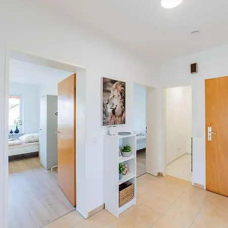 Schoene Mitarbeiter In