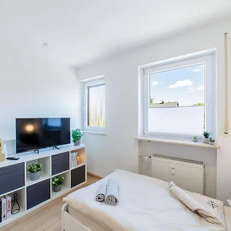 Schoene Mitarbeiter In 齐恩多夫