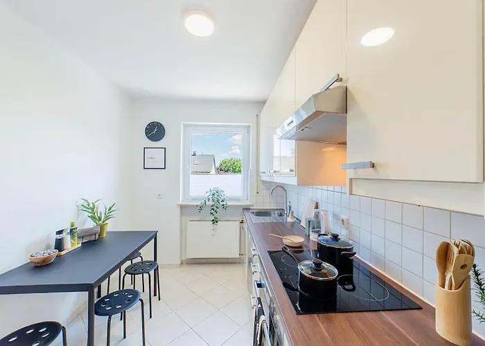 Schoene Mitarbeiter In *