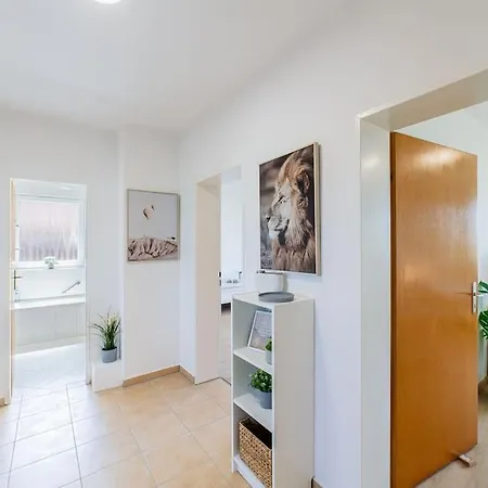 Apartment Schoene Mitarbeiter In
