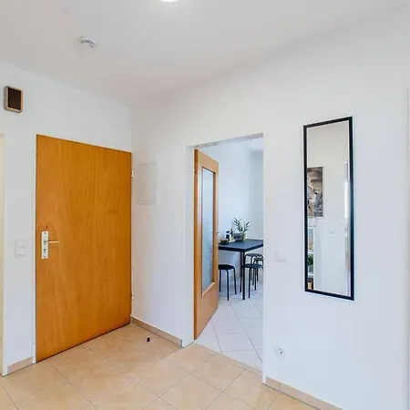 Schoene Mitarbeiter In Apartment Zirndorf