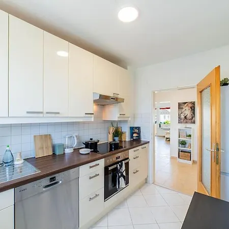 Schoene Mitarbeiter In Apartament Zirndorf