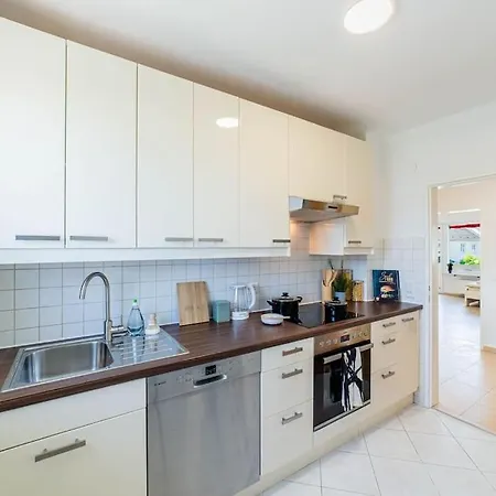 Apartment Schoene Mitarbeiter In